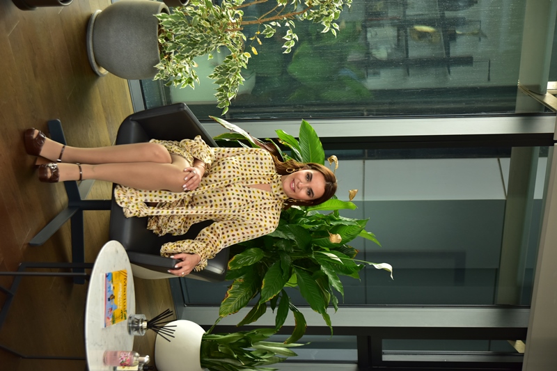  Melec Çakmak :   Farkl� Sektörlerdeki Giri�imleriyle Kad�nlar�n  Rol Modeli Oldu 